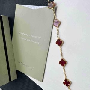 Elegant Van Cleef & Arpels Gold Bracelet